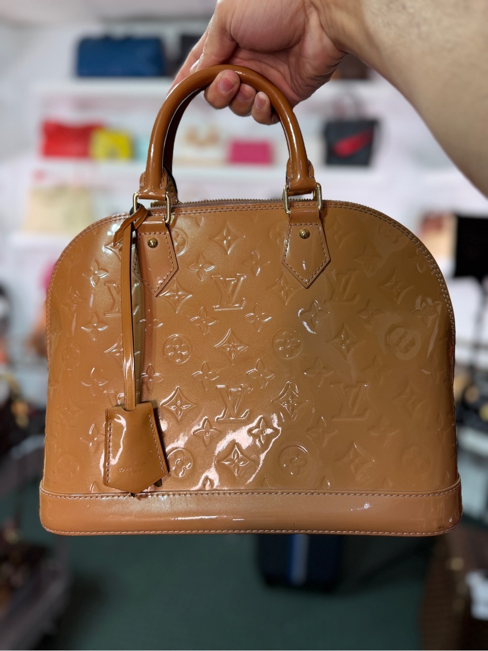 Pua LV Vernis Alma